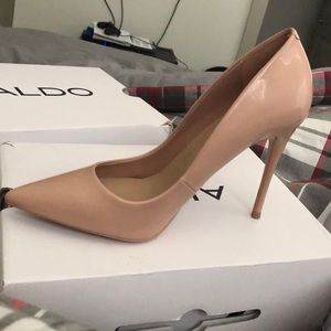 US size 9 stessy high heels! Never been worn !!